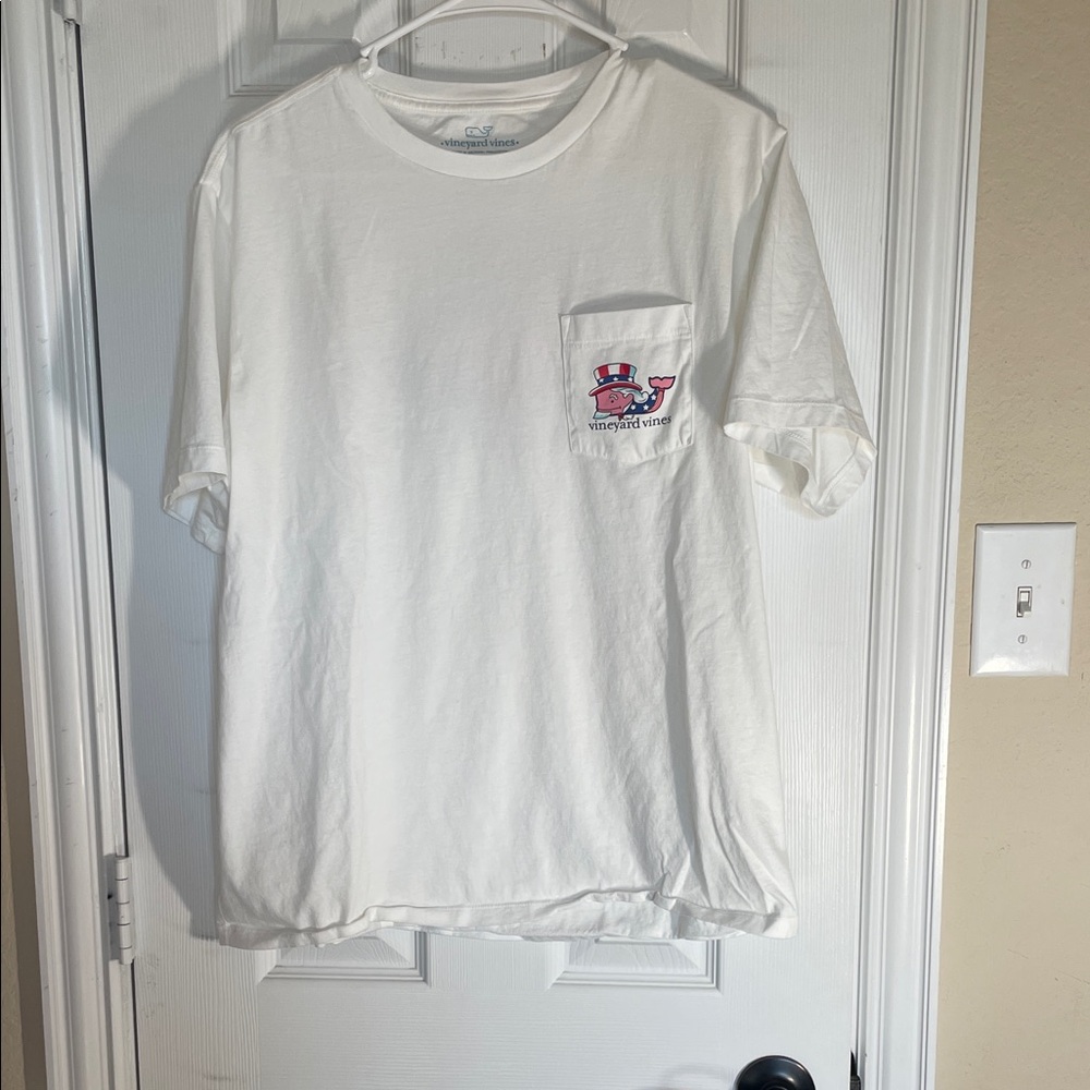 Vineyard Vines patriotic tshirt, red white & blue bearded whale, size large